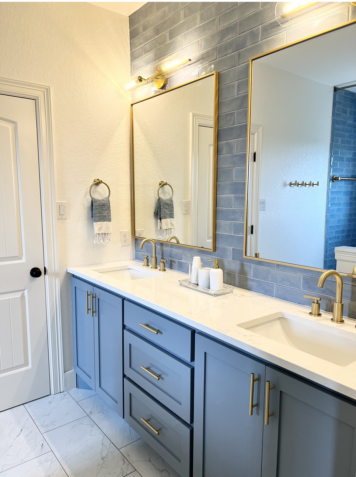 Jack 'n Jill bathroom interior design by San Antonio Interior designer Revive Design